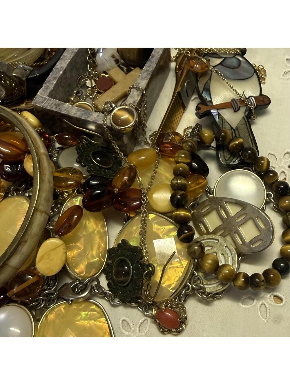 Vtg Tigers Eye Lot: ALL Wearable 24 Pc Mix of Jewelry 2 Carved Stone Dish w/Lids - Picture 7 of 8